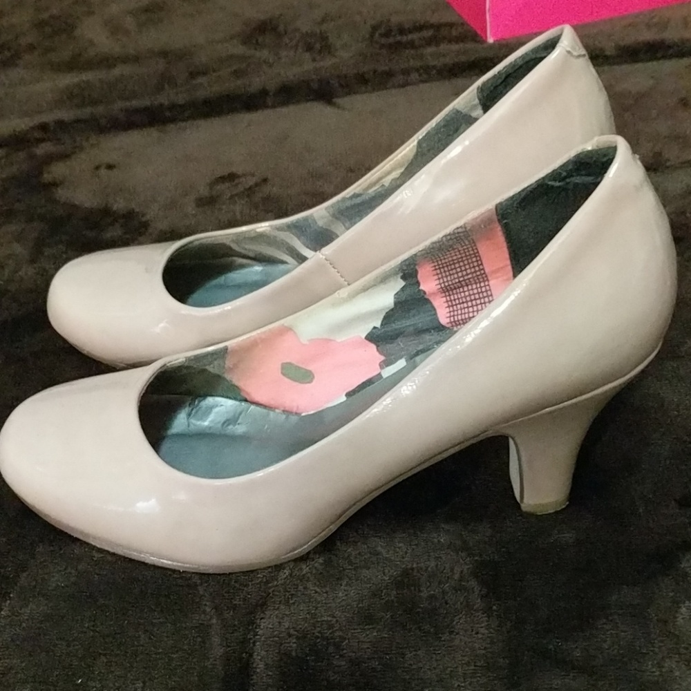 Shoes - Picture 3 of 3